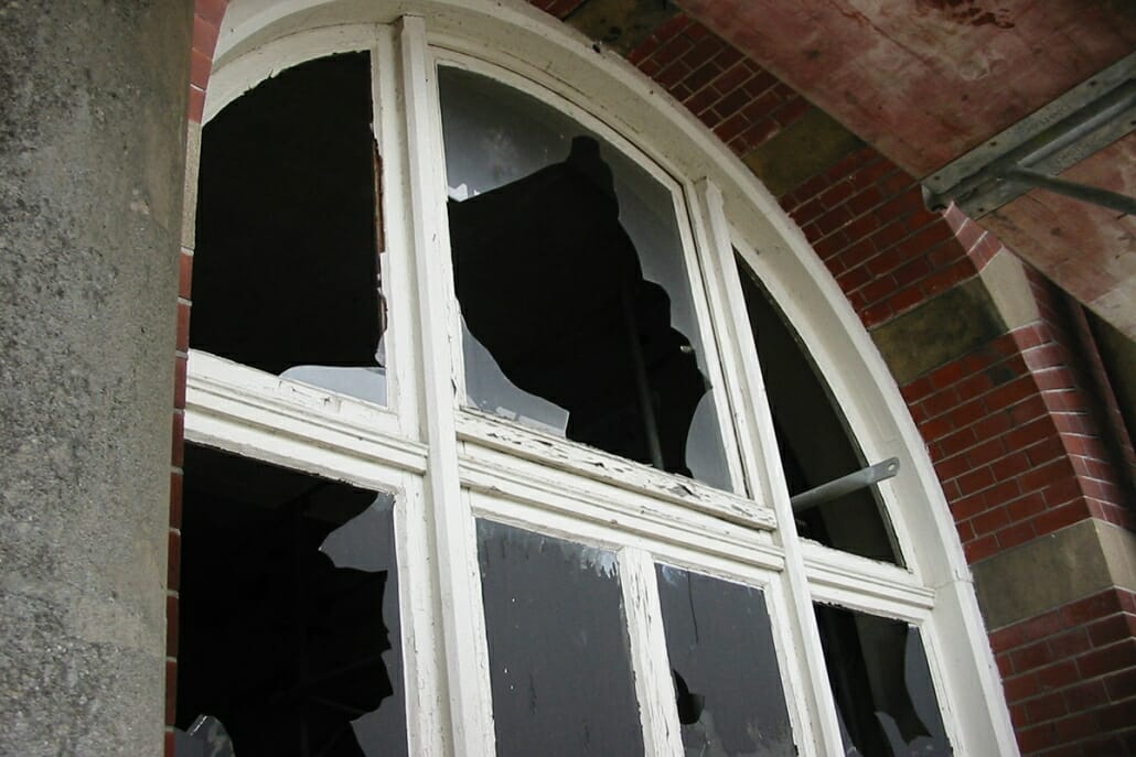 Bröcking Sanierung Rundbogenfenster aus Holz Haus Bendix