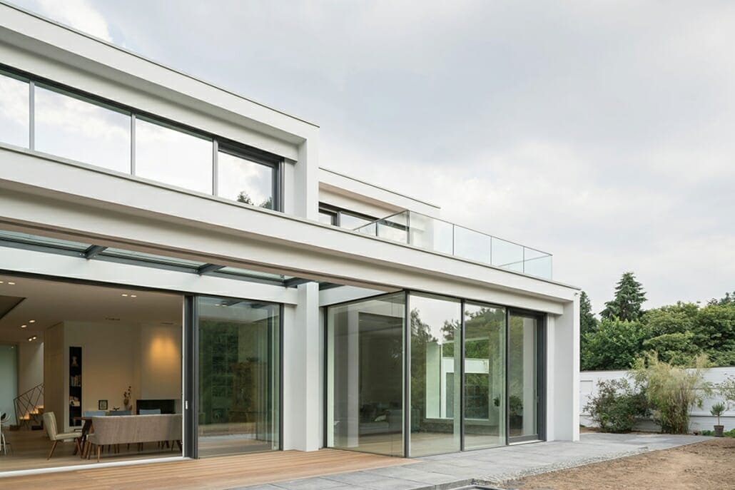 genereuze houten aluminium raamelementen BRÖCKING FENSTER